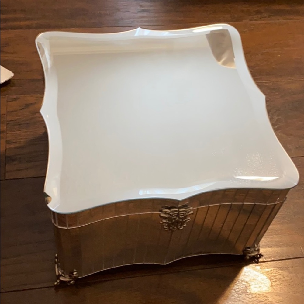 Beautiful Mirror effect jewelry box!!